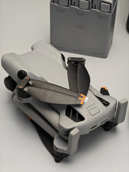 DJI Mini 5 Pro Standard Flight Battery Fly More Combo with RC2 Screen Remote | Excellent Condition, <20 Cycles