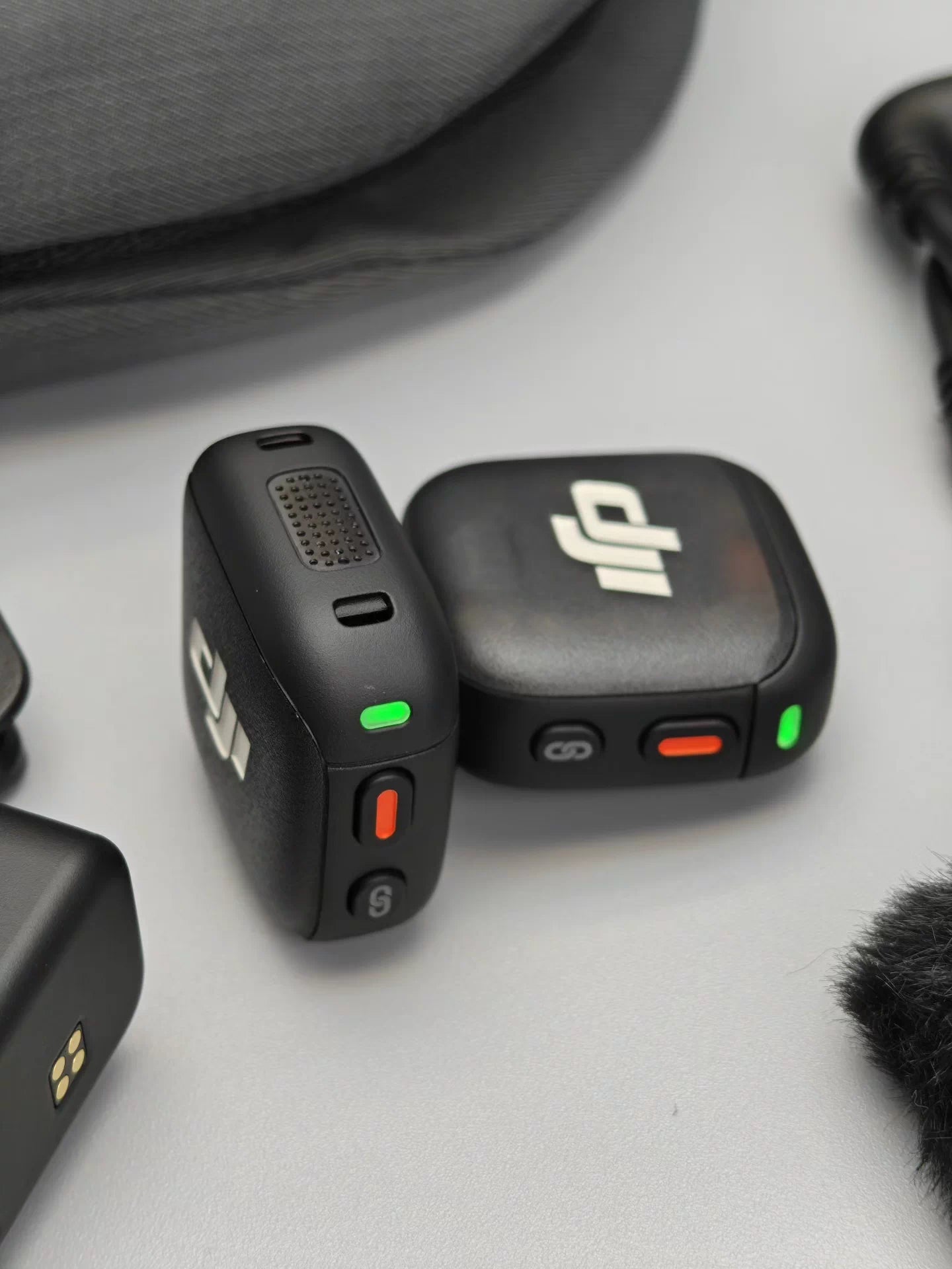 DJI Mic 3 (2 TX + 1 RX) wireless microphone, |  Like-New, No Charging Case, Fully Functional
