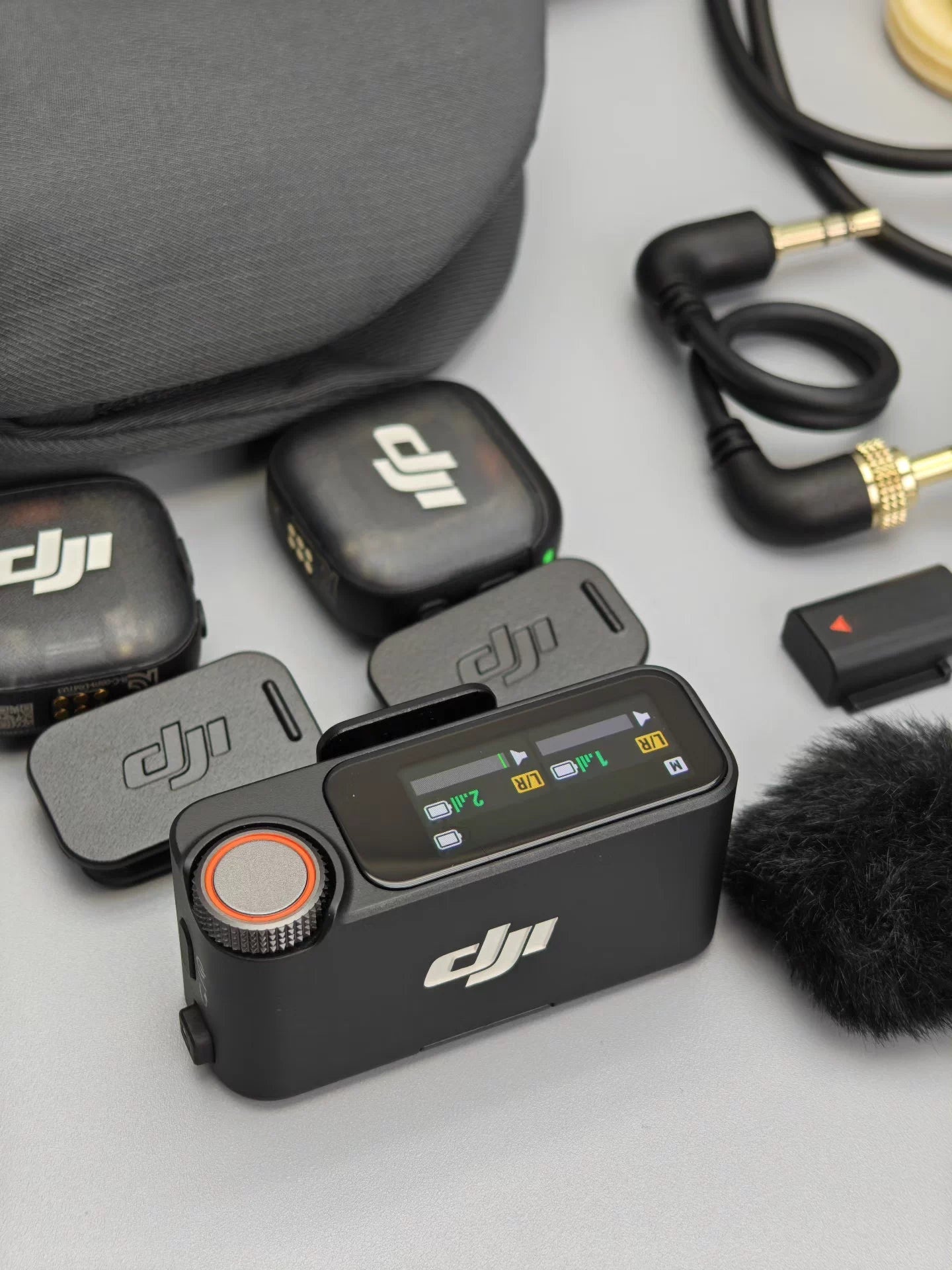 DJI Mic 3 (2 TX + 1 RX) wireless microphone, |  Like-New, No Charging Case, Fully Functional